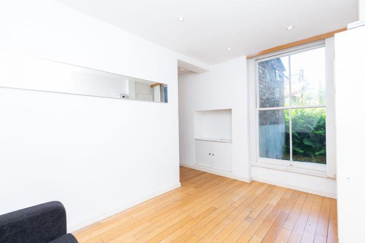 Cosy modern 1 bedroom property with access to a communal Garden Dukes Avenue, Muswell Hill 